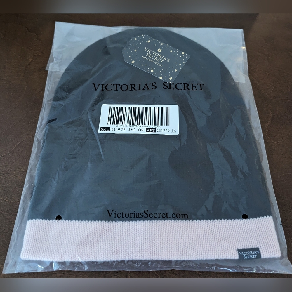Victoria's Secret Reversible Beanie Hat Holiday 2020 Black & Signature Stripe